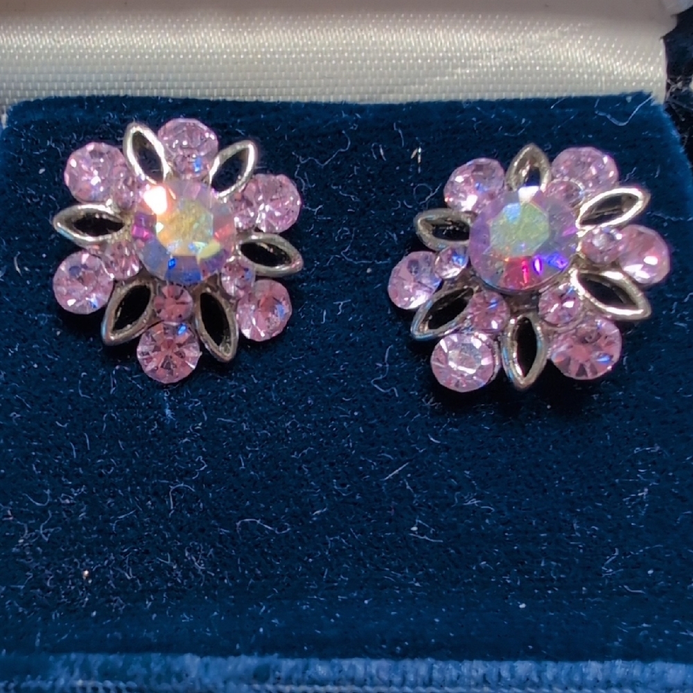 Source Unknown Pink Crystal Look Flower Earrings